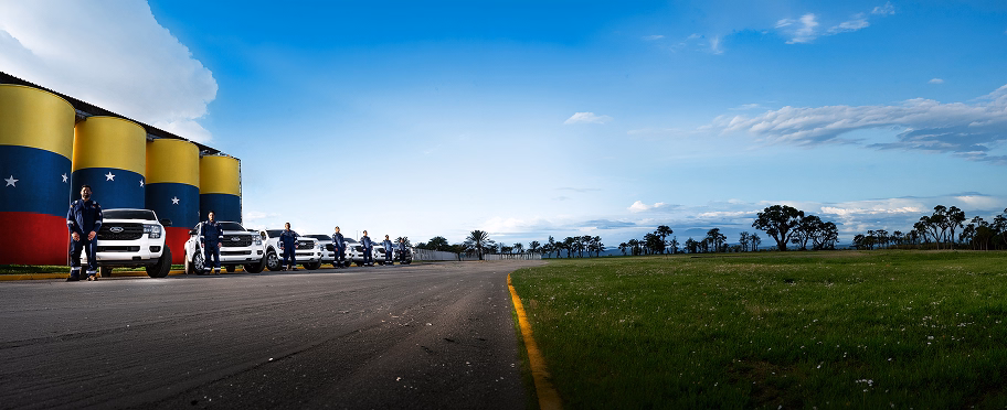 Ingenieros de Oribelt realizando mantenimiento en campo petrolero